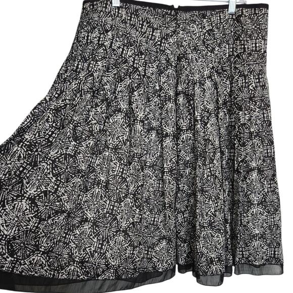 Christopher & Banks Women’s Black & White Print Skirt – Size 12 - Picture 3 of 7